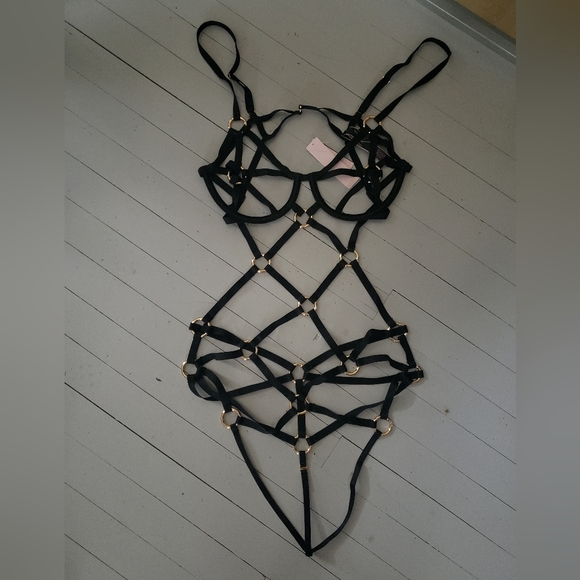 VICTORIA'S SECRET Open Cup Strappy Teddy - Picture 2 of 7